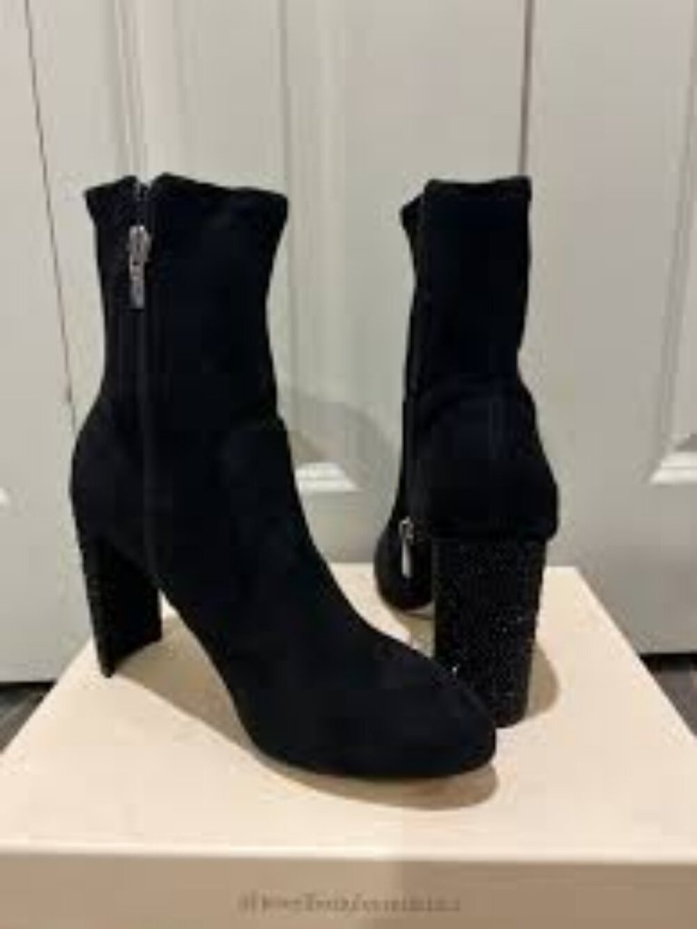 69-NEW IN BOX JEWEL BADGLEY MISCHKA  ZIPPER ANGLE BOOTS